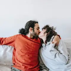  Seriale romantyczne Netflix - najlepsze tytuły dla fanów miłości